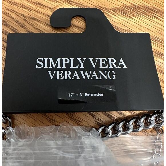 Simply Vera Vera Wang Green Necklace Faceted Shiny Teardrops Silver Tone $38 NEW - Picture 5 of 6